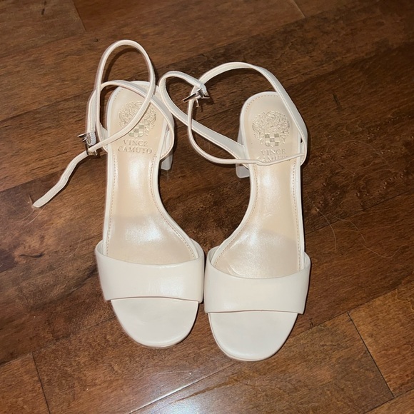 EUC Vince Camuto Pendreya Platform Heel - Picture 2 of 10